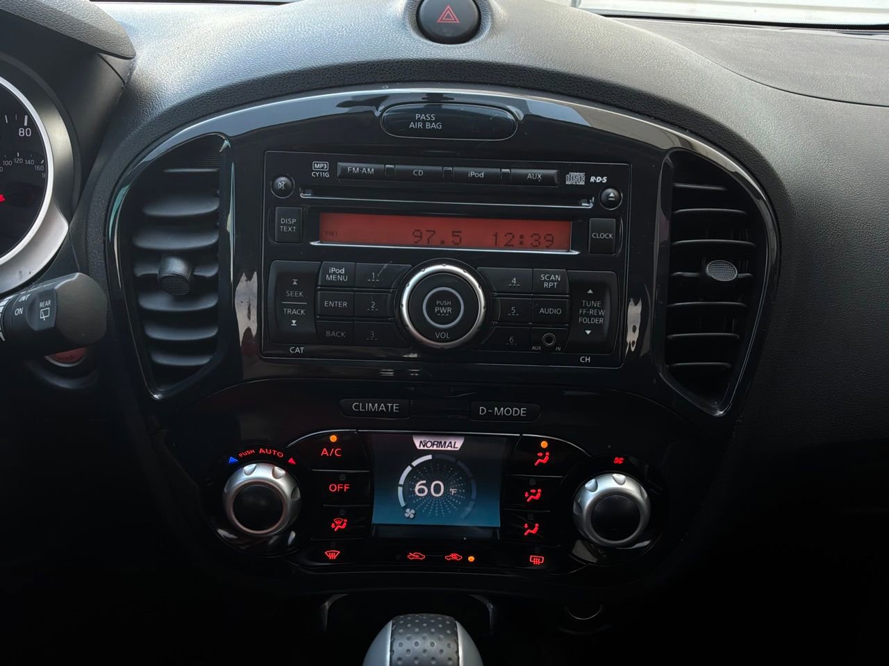 Used 2014 Nissan Juke SV image 22