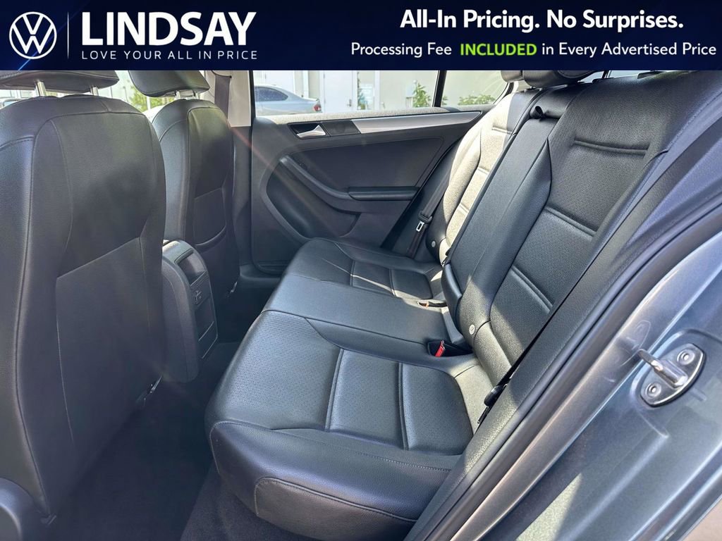 Used 2017 Volkswagen Jetta SE FWD image 14