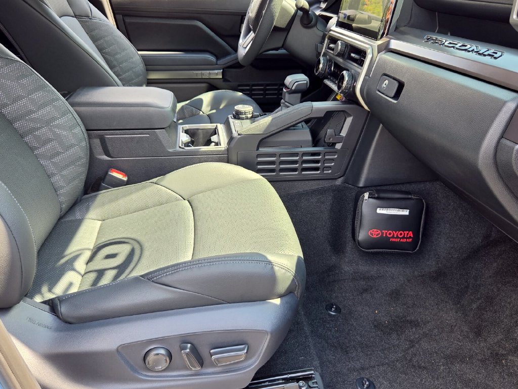 Used 2026 Toyota Tacoma TRD Sport w/ TRD Sport Premium Package AWD/4WD image 18