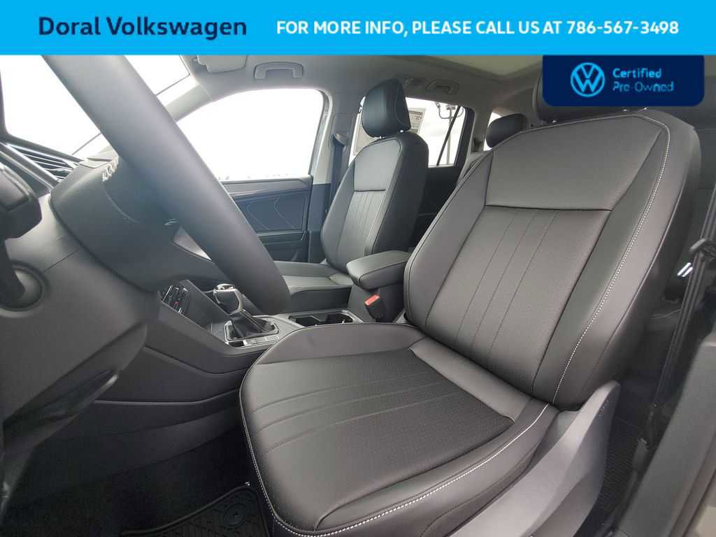 Used 2023 Volkswagen Tiguan SE w/ Panoramic Sunroof Package FWD image 20
