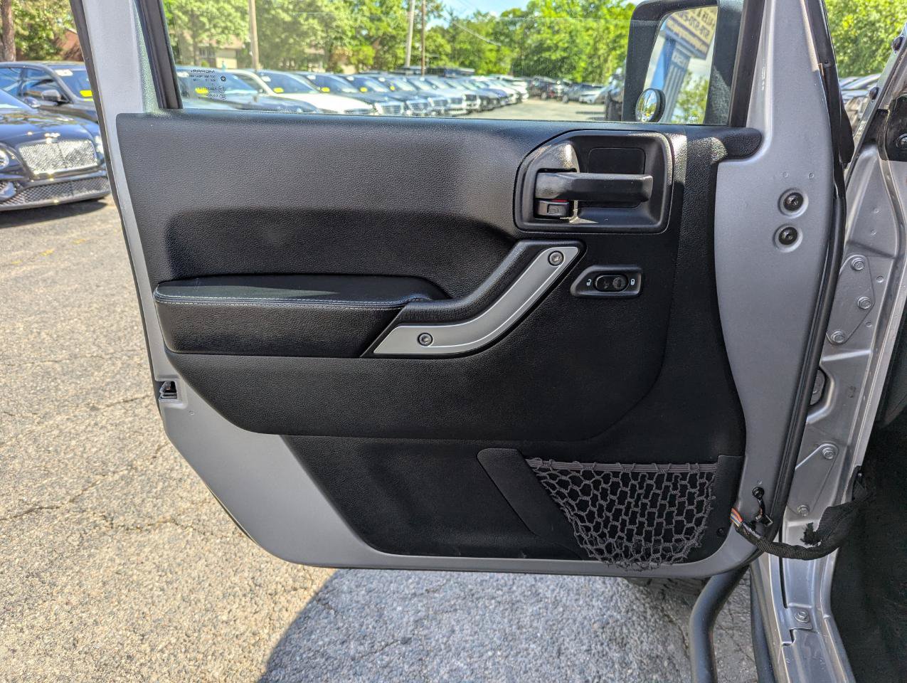 Used 2017 Jeep Wrangler Rubicon AWD/4WD image 11