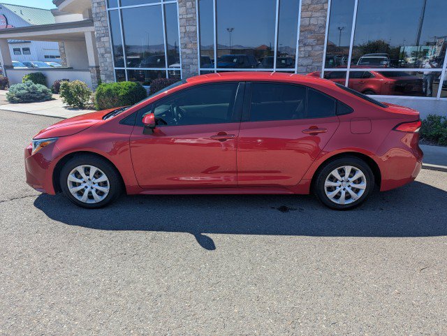 Used 2020 Toyota Corolla LE FWD image 2