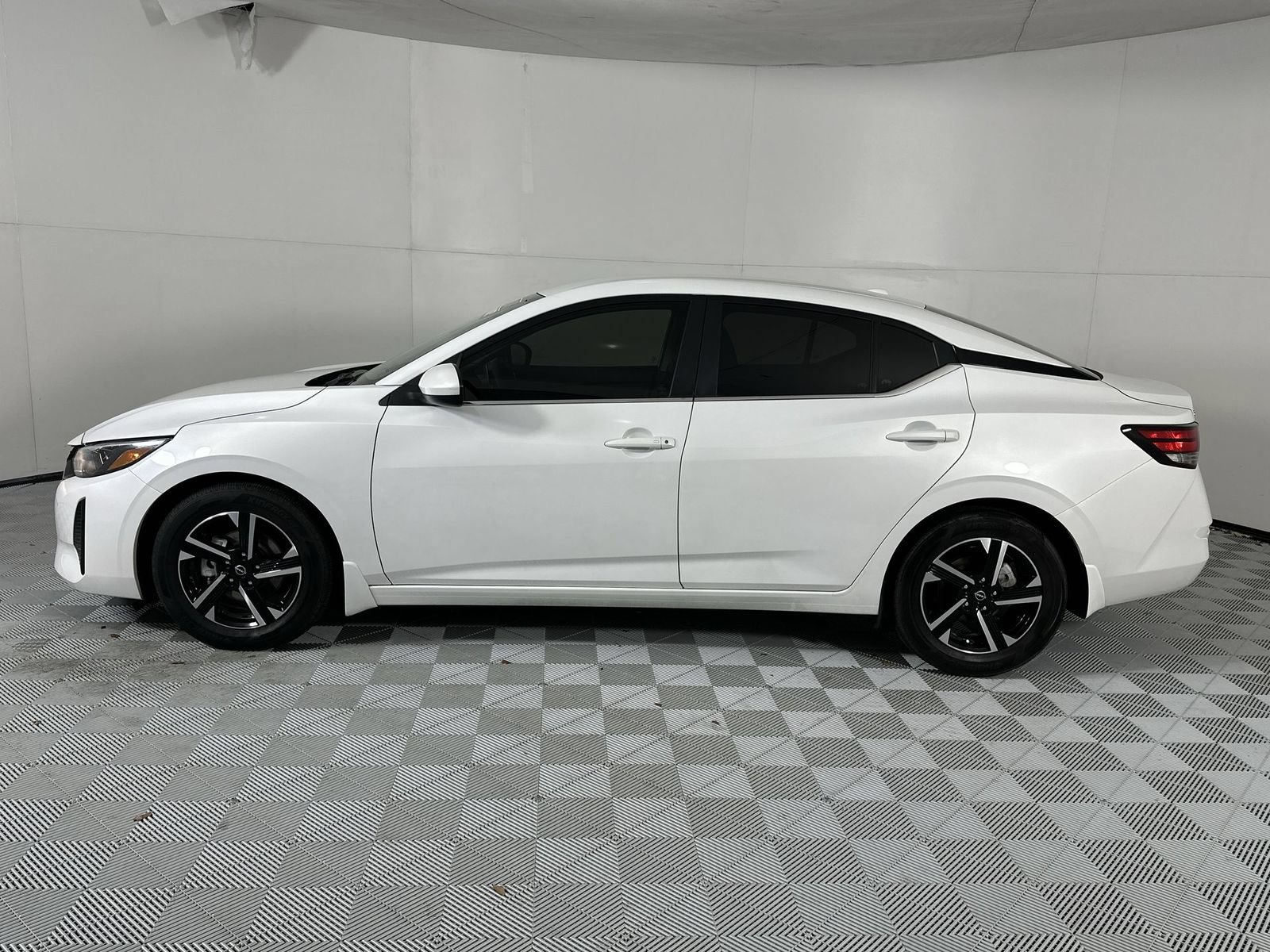 Certified 2024 Nissan Sentra SV FWD image 5