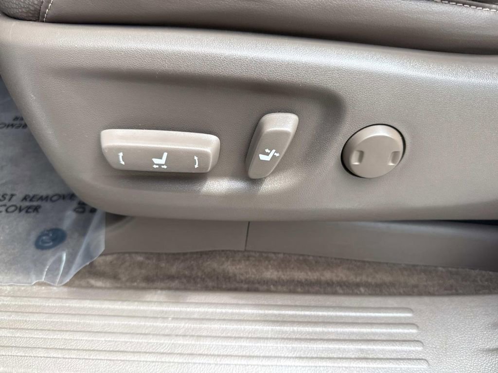 Used 2015 Lexus GX 460 w/ Premium Package image 28