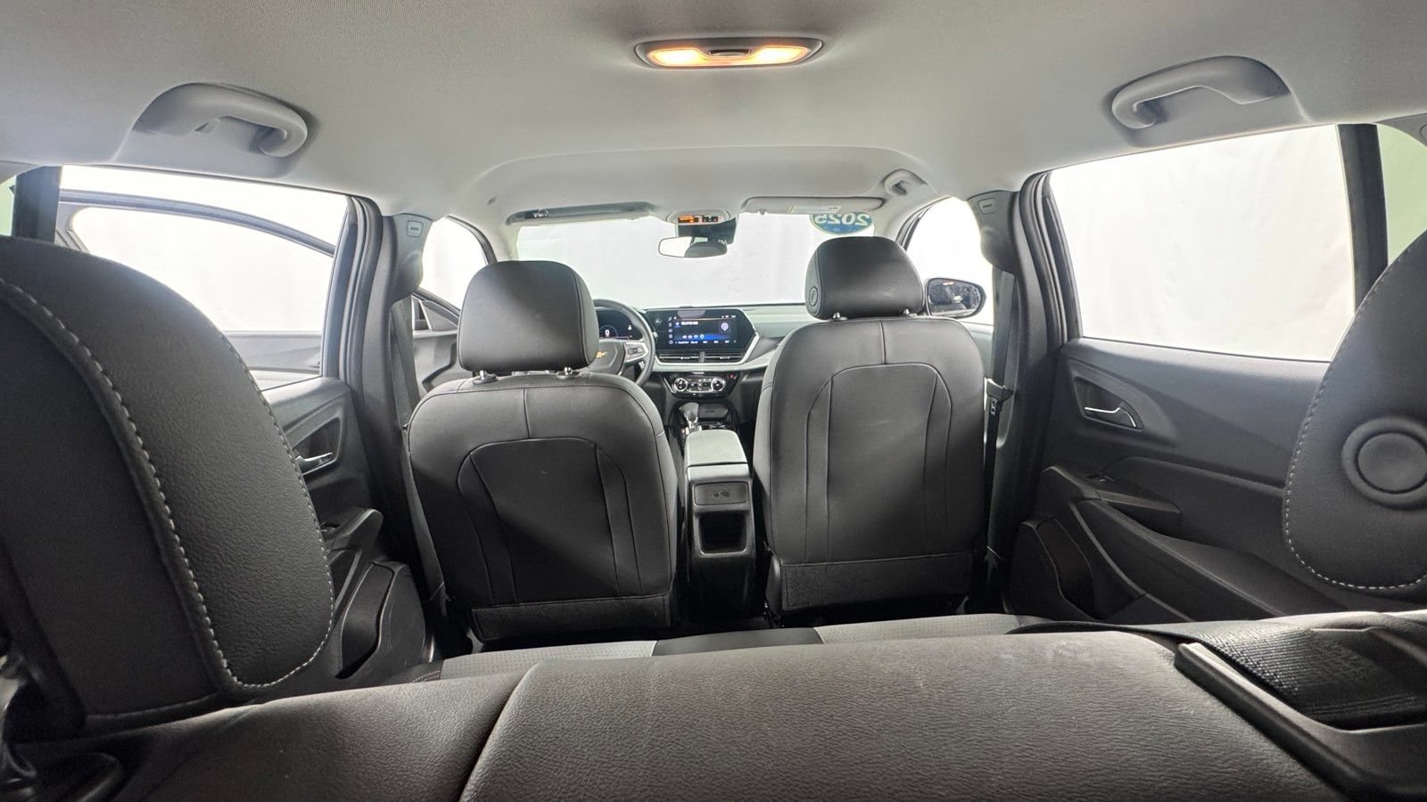 Used 2025 Chevrolet Trax LT w/ LT Convenience Package FWD image 17