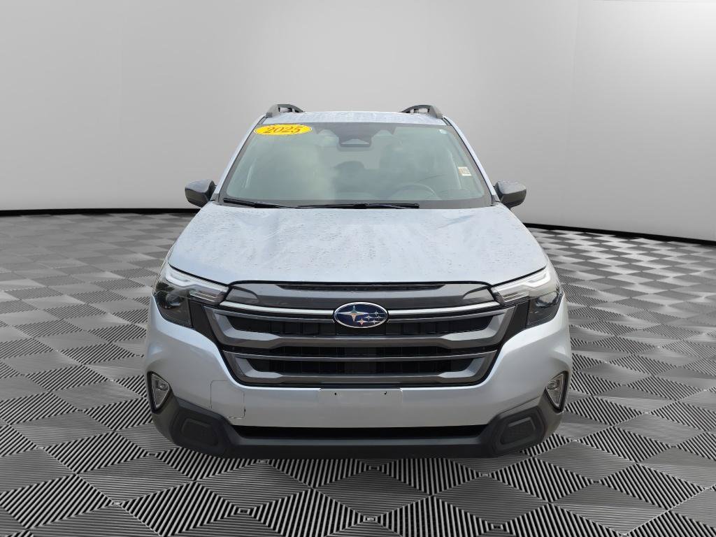 Used 2025 Subaru Forester Premium AWD/4WD image 2