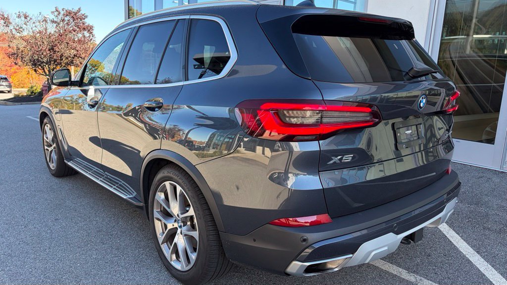Certified 2022 BMW X5 xDrive45e w/ Executive Package AWD/4WD image 2