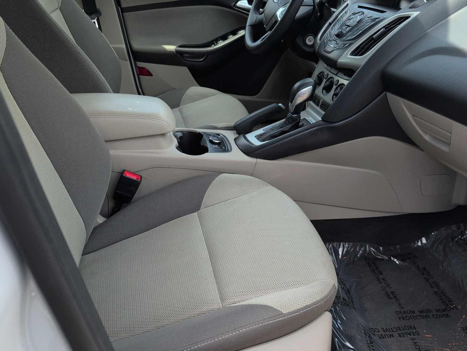 Used 2014 Ford Focus SE w/ SE Winter Package FWD image 20