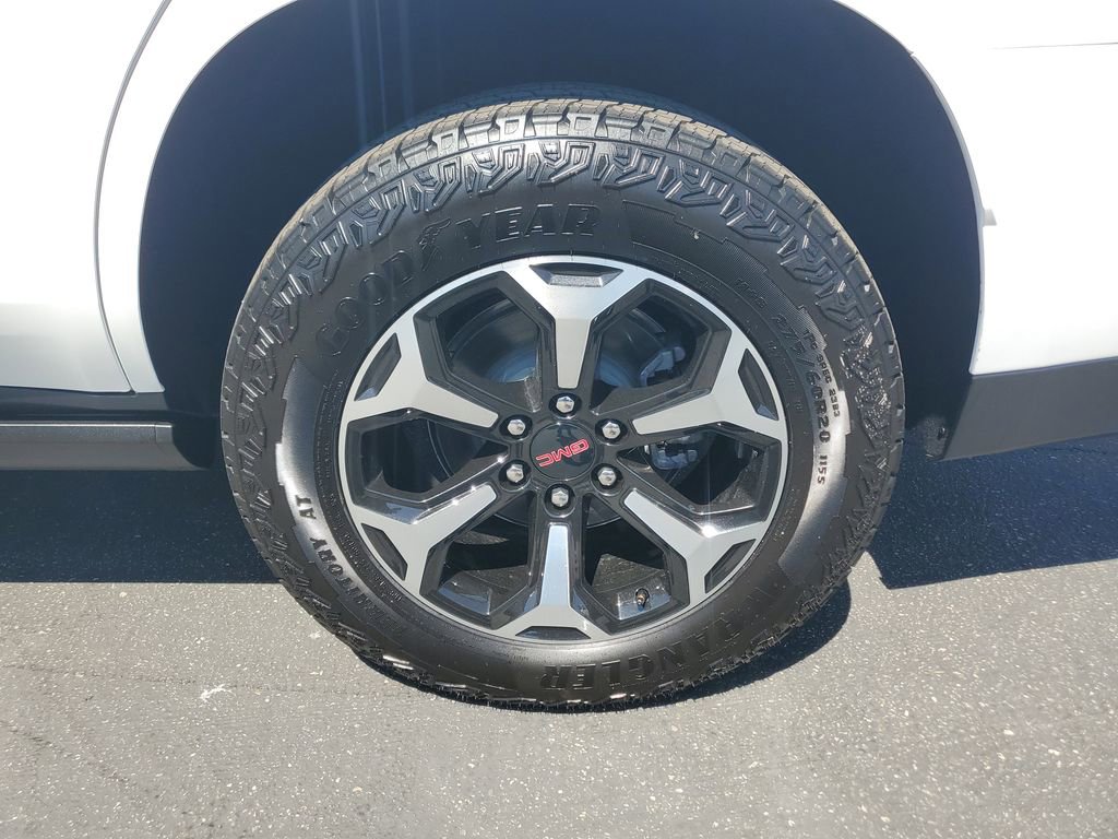 New 2026 GMC Yukon AT4 w/ AT4 Premium Plus Package AWD/4WD image 5