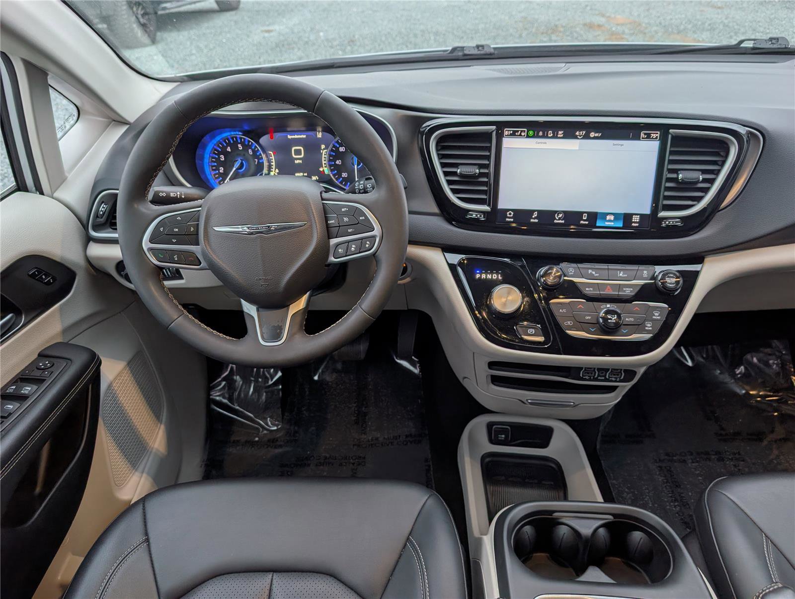 Used 2024 Chrysler Pacifica Touring-L image 15