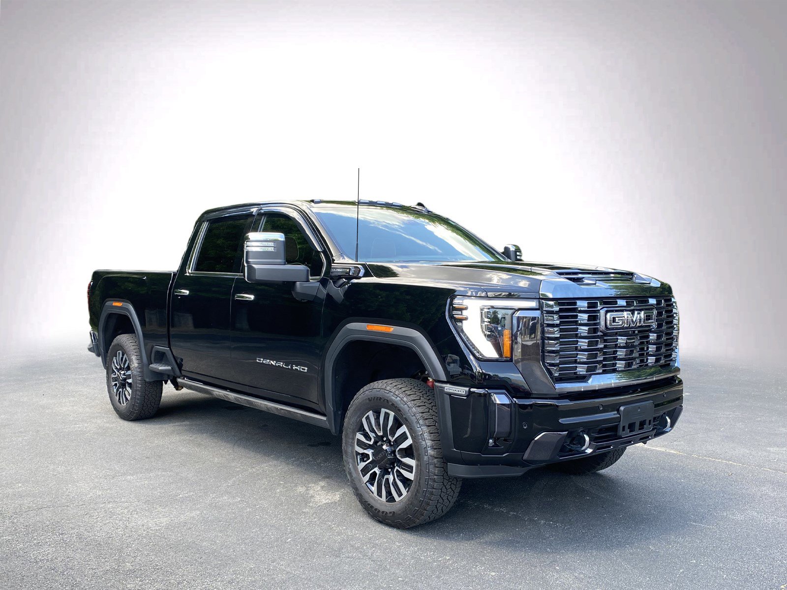 Used 2024 GMC Sierra 2500 Denali Ultimate image 2
