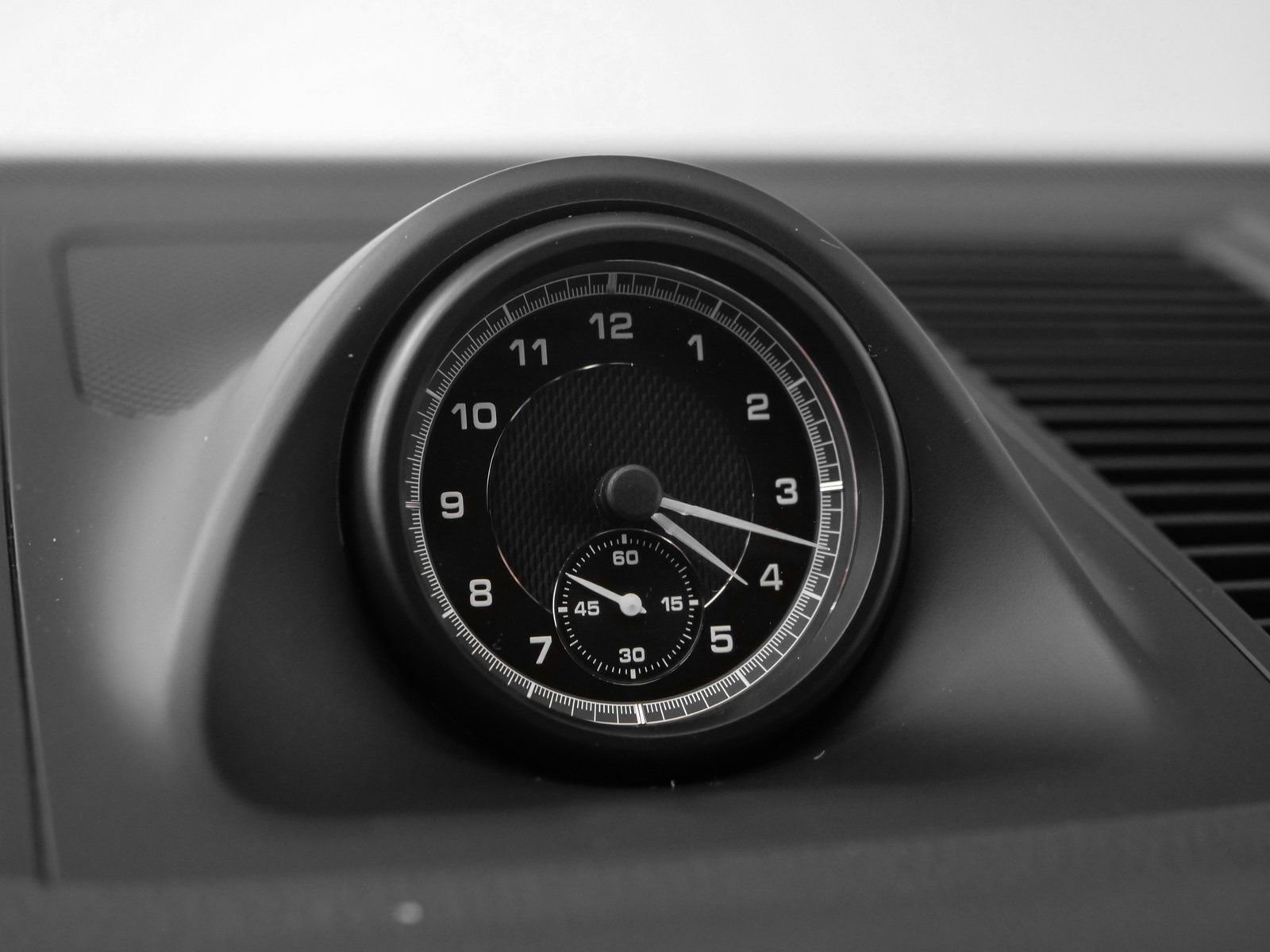 Certified 2025 Porsche Macan image 34