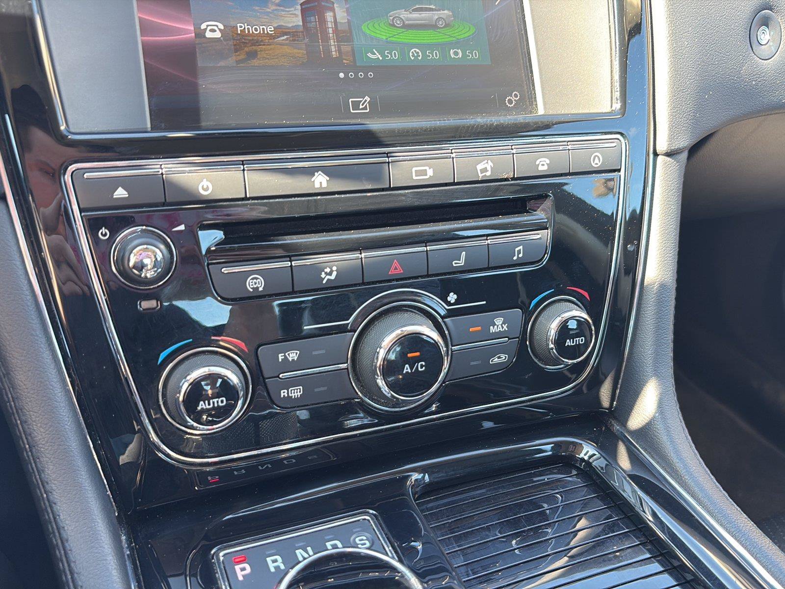 Used 2016 Jaguar XJ Supercharged RWD image 34