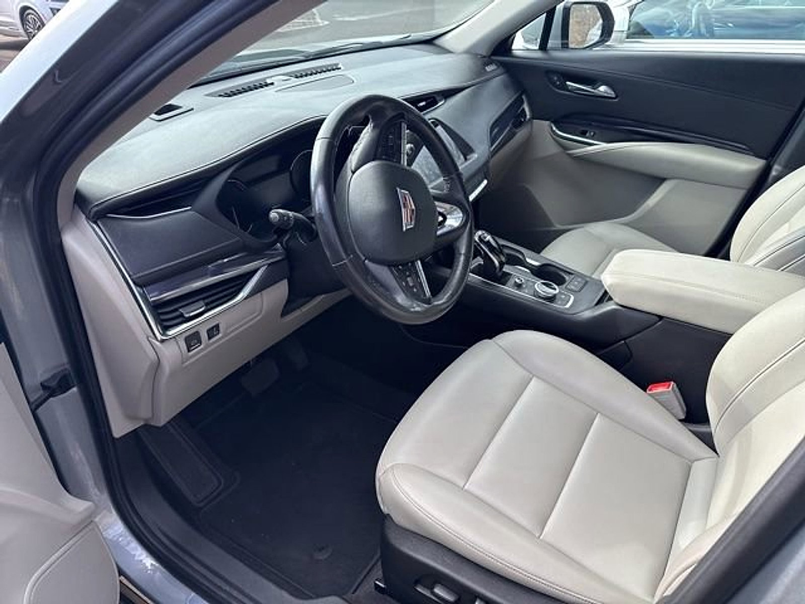 Certified 2023 Cadillac XT4 Luxury w/ Cold Weather Package image 7