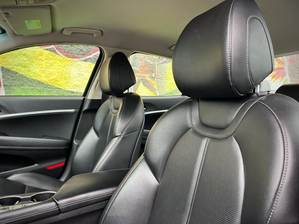 Used 2022 Genesis G70 2.0T image 37