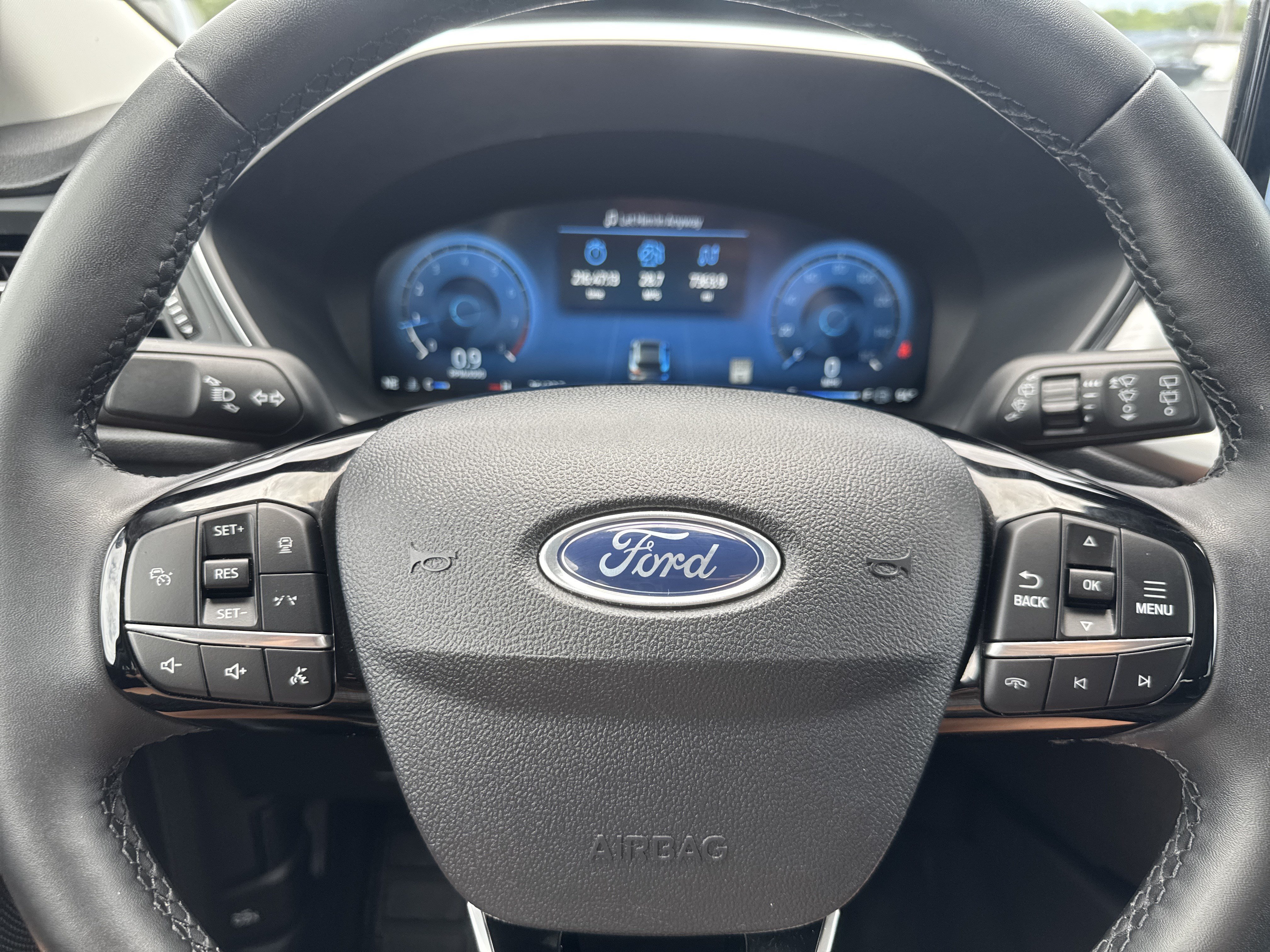 Certified 2025 Ford Escape Platinum AWD/4WD image 15