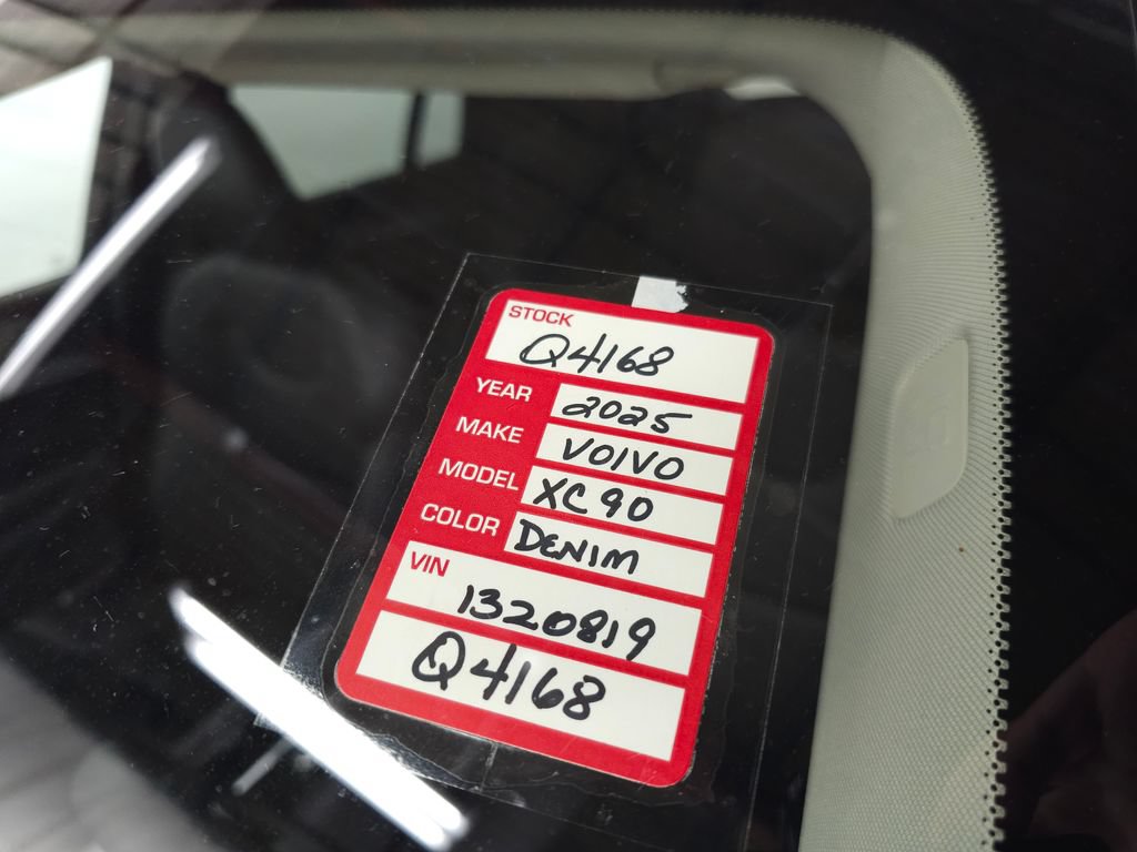 Used 2025 Volvo XC90 B5 Core w/ Protection Package Premier AWD/4WD image 32