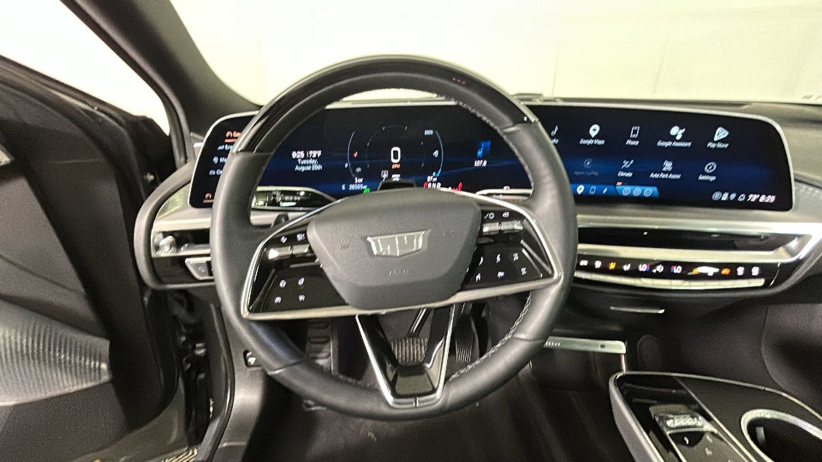 Used 2023 Cadillac Lyriq AWD image 17