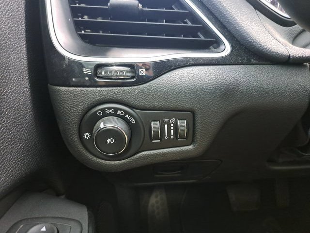 Used 2020 Jeep Cherokee Latitude Plus AWD/4WD image 21