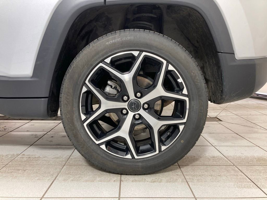 Used 2025 Jeep Compass Limited image 25