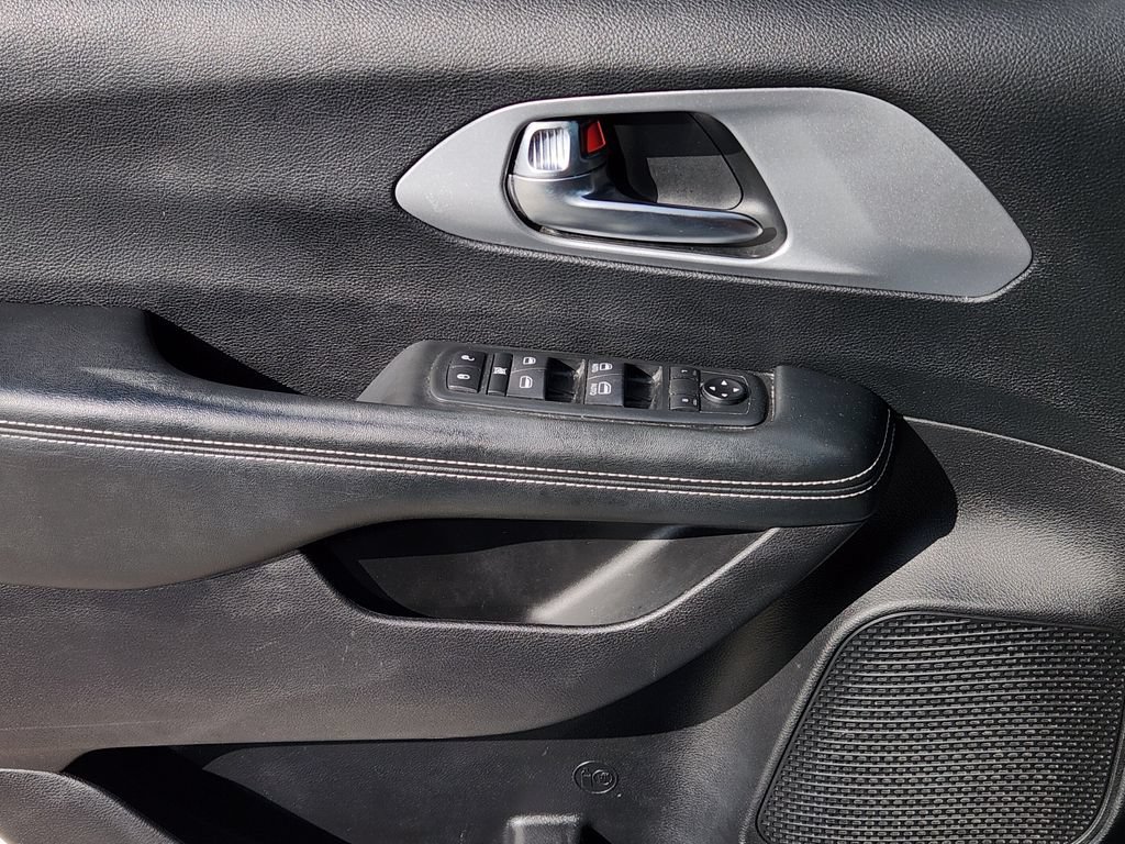 Used 2020 Chrysler Pacifica Touring w/ S Appearance Package FWD image 23