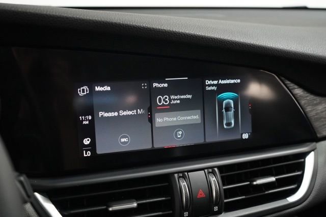 Used 2020 Alfa Romeo Giulia AWD w/ Cold Weather Package image 24