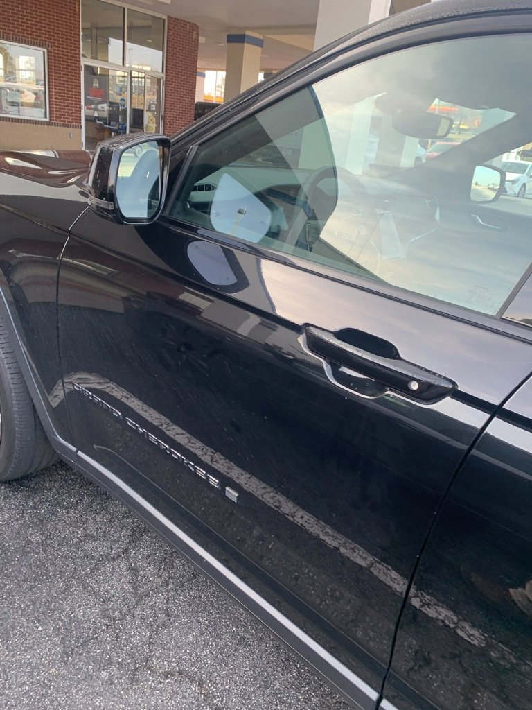 Used 2023 Jeep Grand Cherokee L Laredo image 28