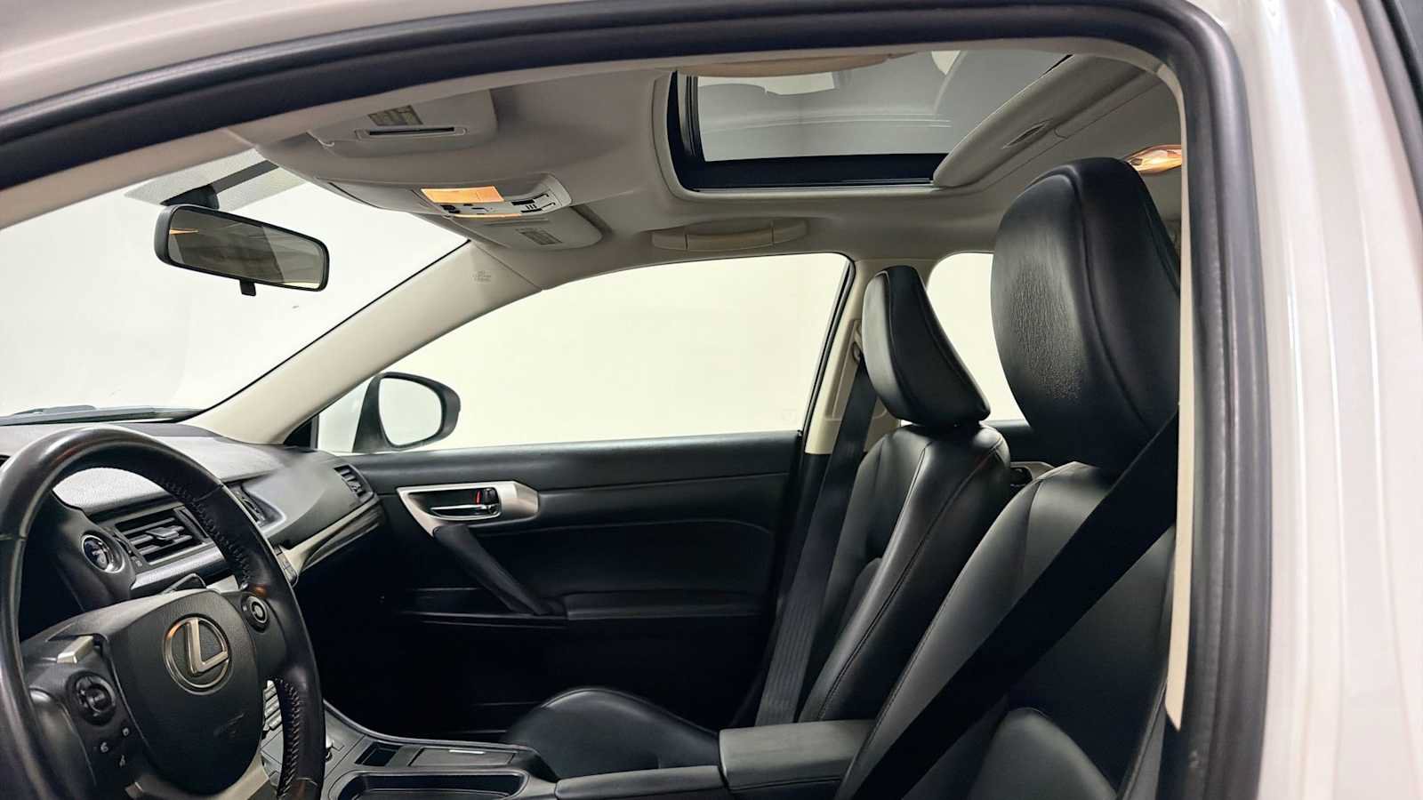 Used 2015 Lexus CT 200h FWD image 22