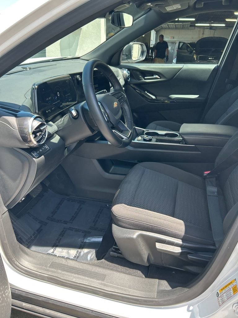 Used 2026 Chevrolet Equinox LT AWD/4WD image 12