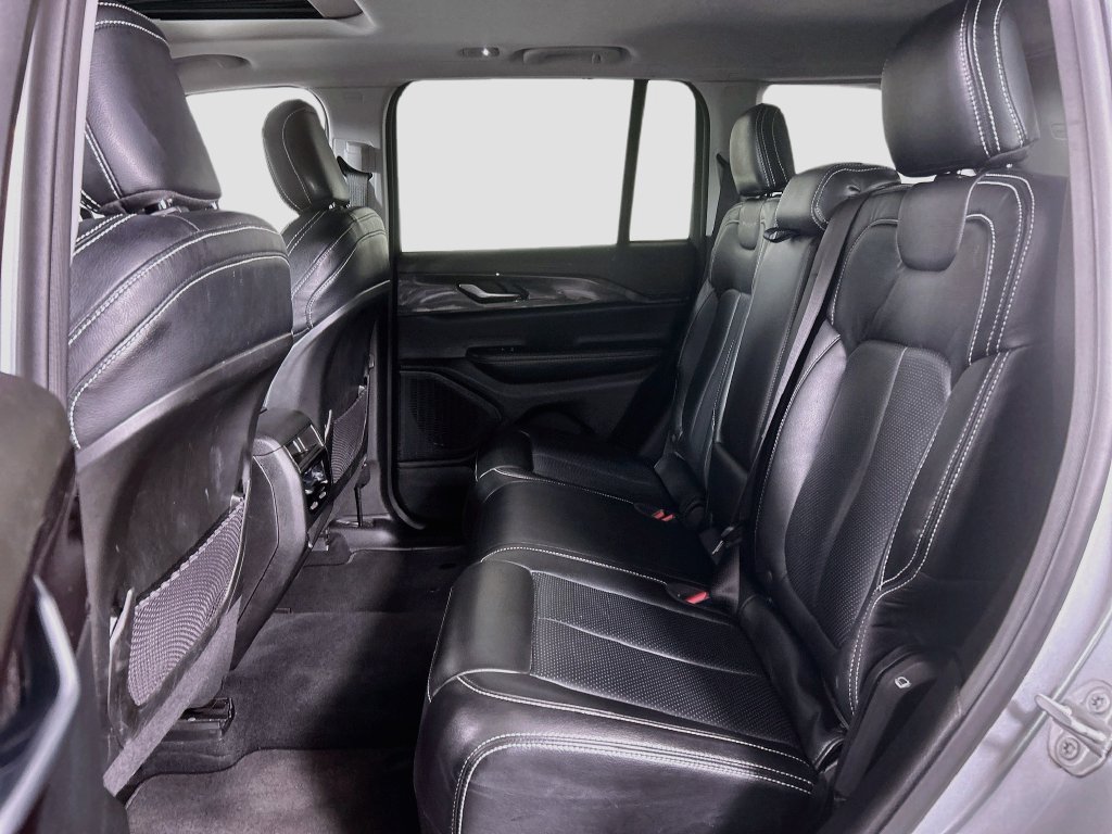 Used 2023 Jeep Grand Cherokee Laredo w/ Luxury Tech Group I AWD/4WD image 27