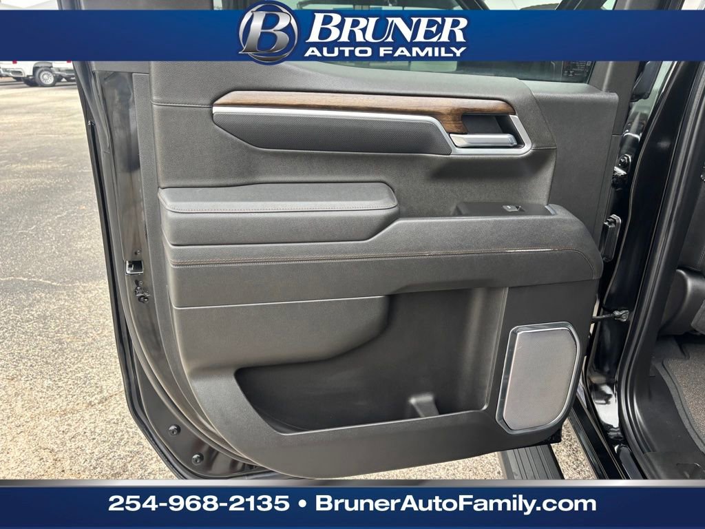 Used 2025 Chevrolet Silverado 1500 High Country w/ Midnight Edition image 13