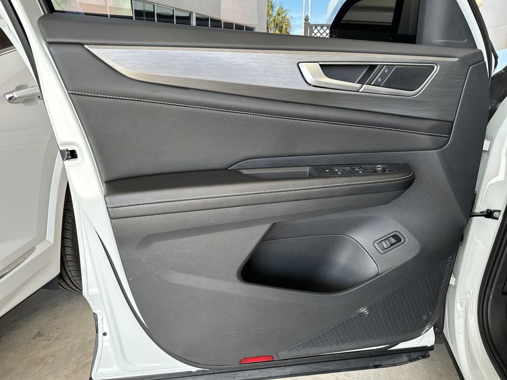 Used 2025 Volkswagen Atlas Cross Sport SE FWD image 10