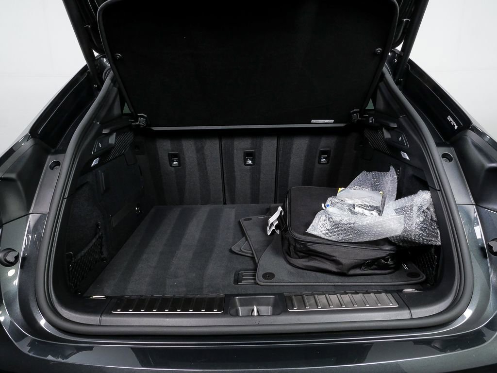 Certified 2025 Porsche Macan Electric image 32
