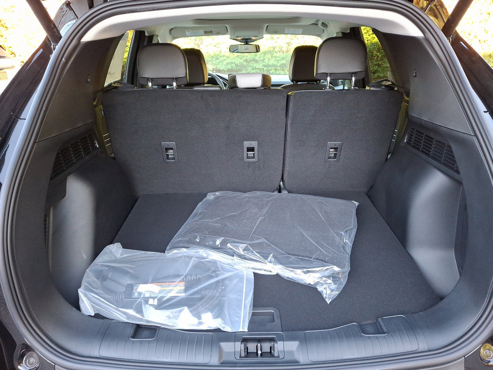 New 2025 Ford Escape SE w/ PHEV Premium Package FWD image 20