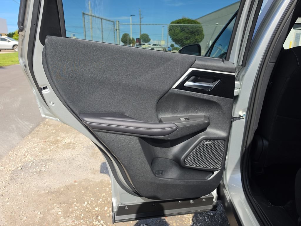 Used 2025 Mitsubishi Outlander ES FWD image 12