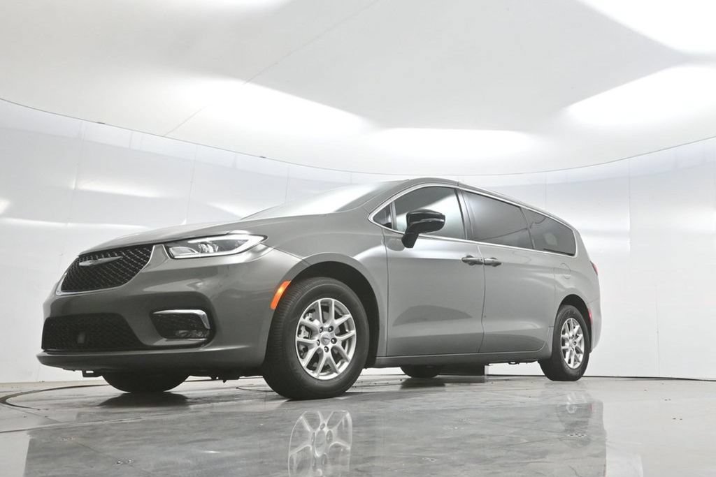 Used 2025 Chrysler Pacifica Select FWD image 65