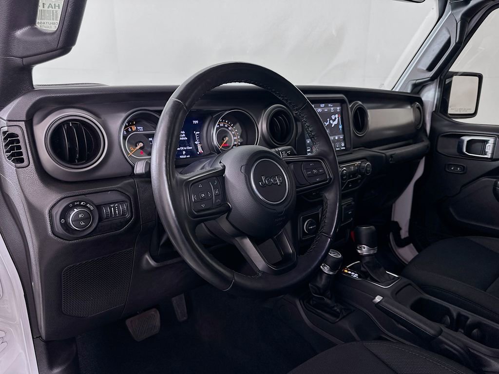 Used 2022 Jeep Gladiator Willys AWD/4WD image 9