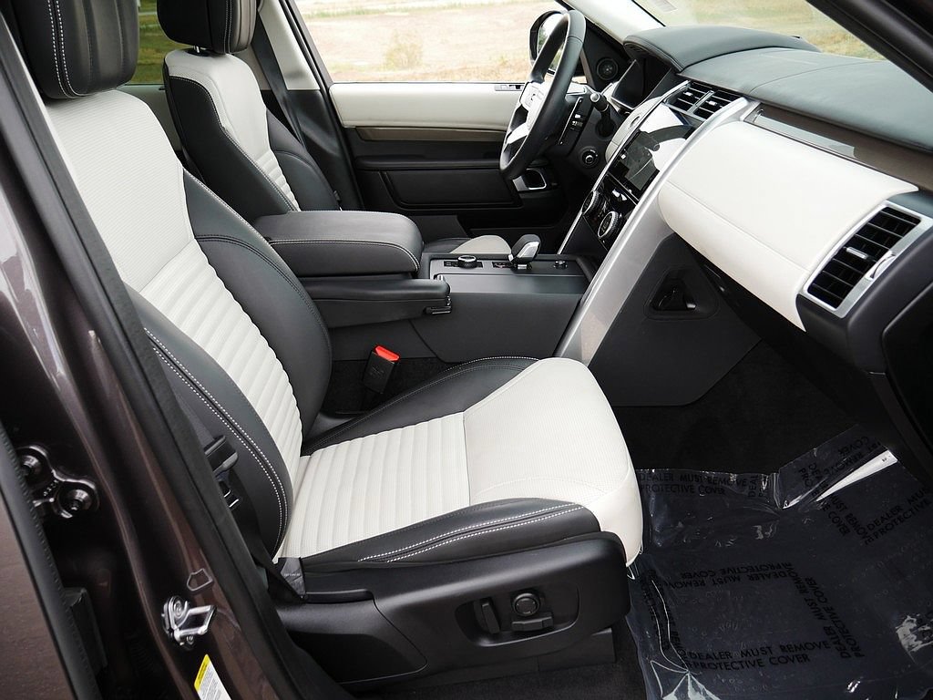 Used 2025 Land Rover Discovery Metropolitan Edition AWD/4WD image 76