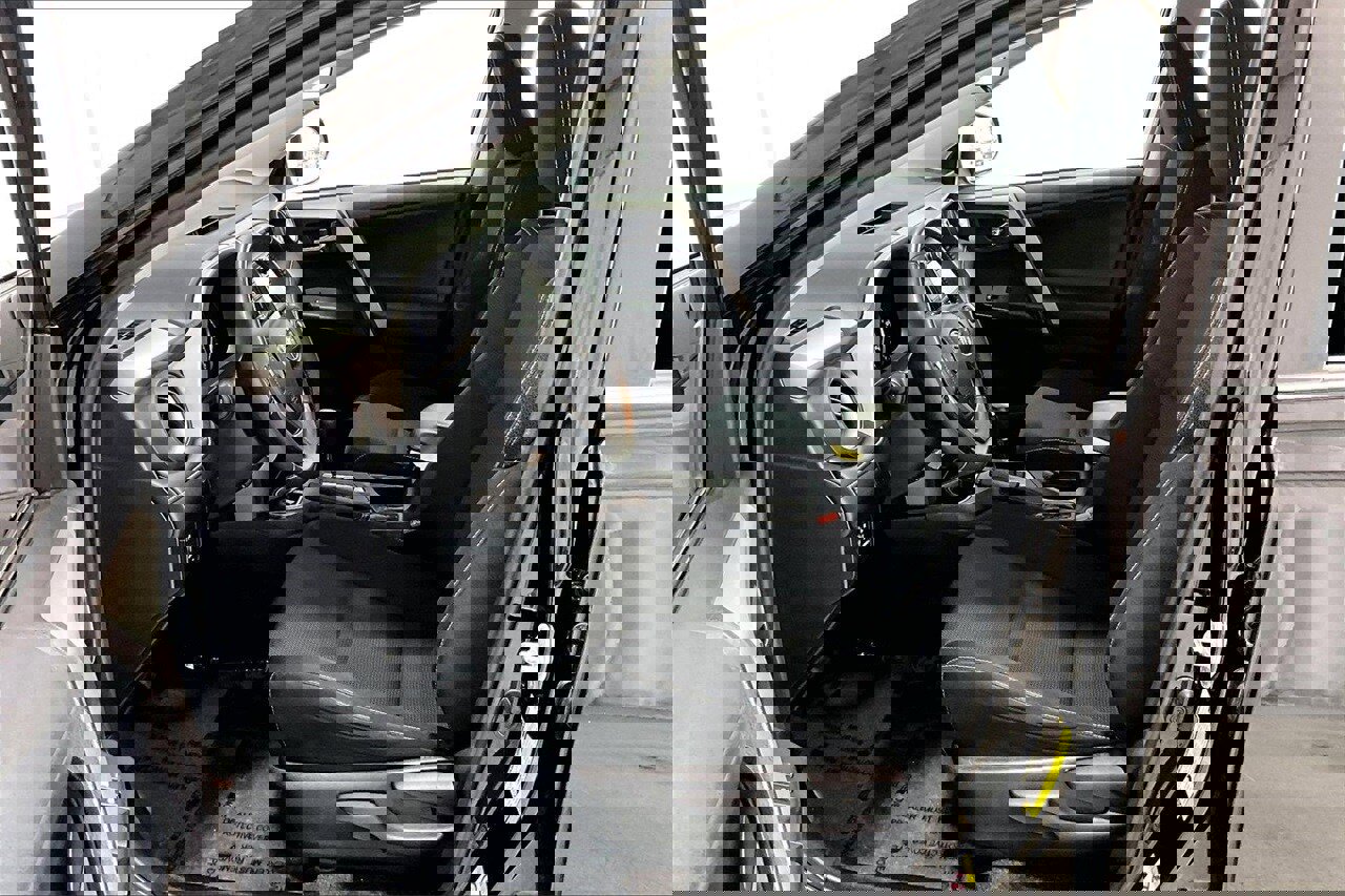 Used 2016 Toyota RAV4 XLE image 18