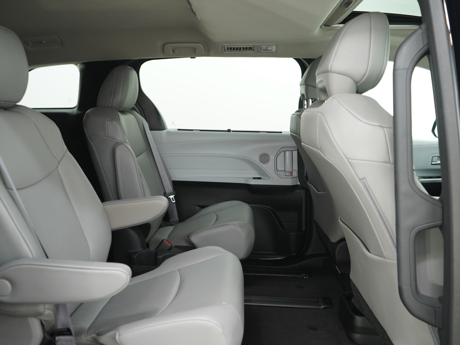 Used 2025 Toyota Sienna XLE w/ XLE Plus Package AWD/4WD image 15