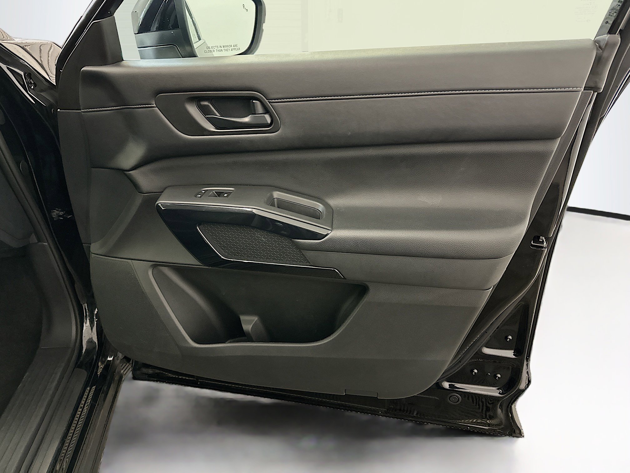 Used 2024 Nissan Pathfinder S image 33