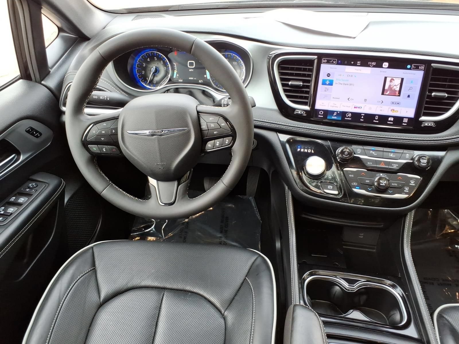 Used 2026 Chrysler Pacifica Limited w/ S Appearance Package FWD image 19