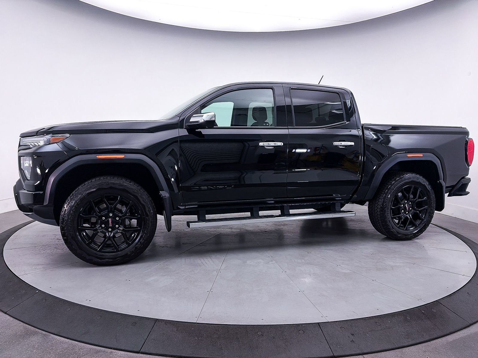 Used 2024 GMC Canyon Denali w/ LPO, Denali Black Edition AWD/4WD image 15