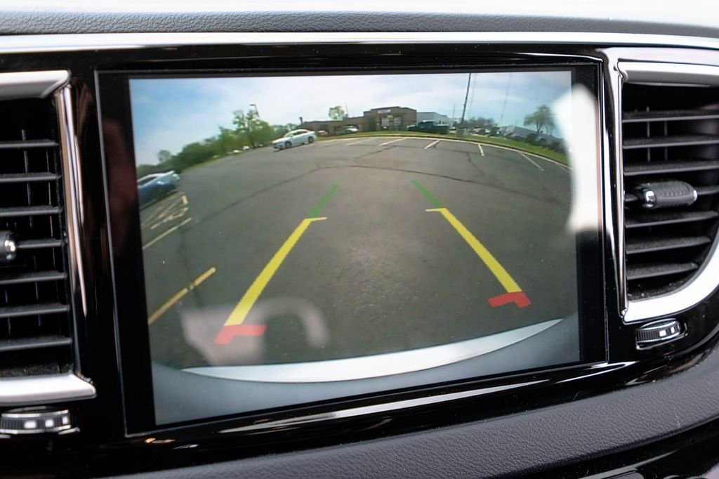 Used 2023 Chrysler Pacifica Touring-L FWD image 28