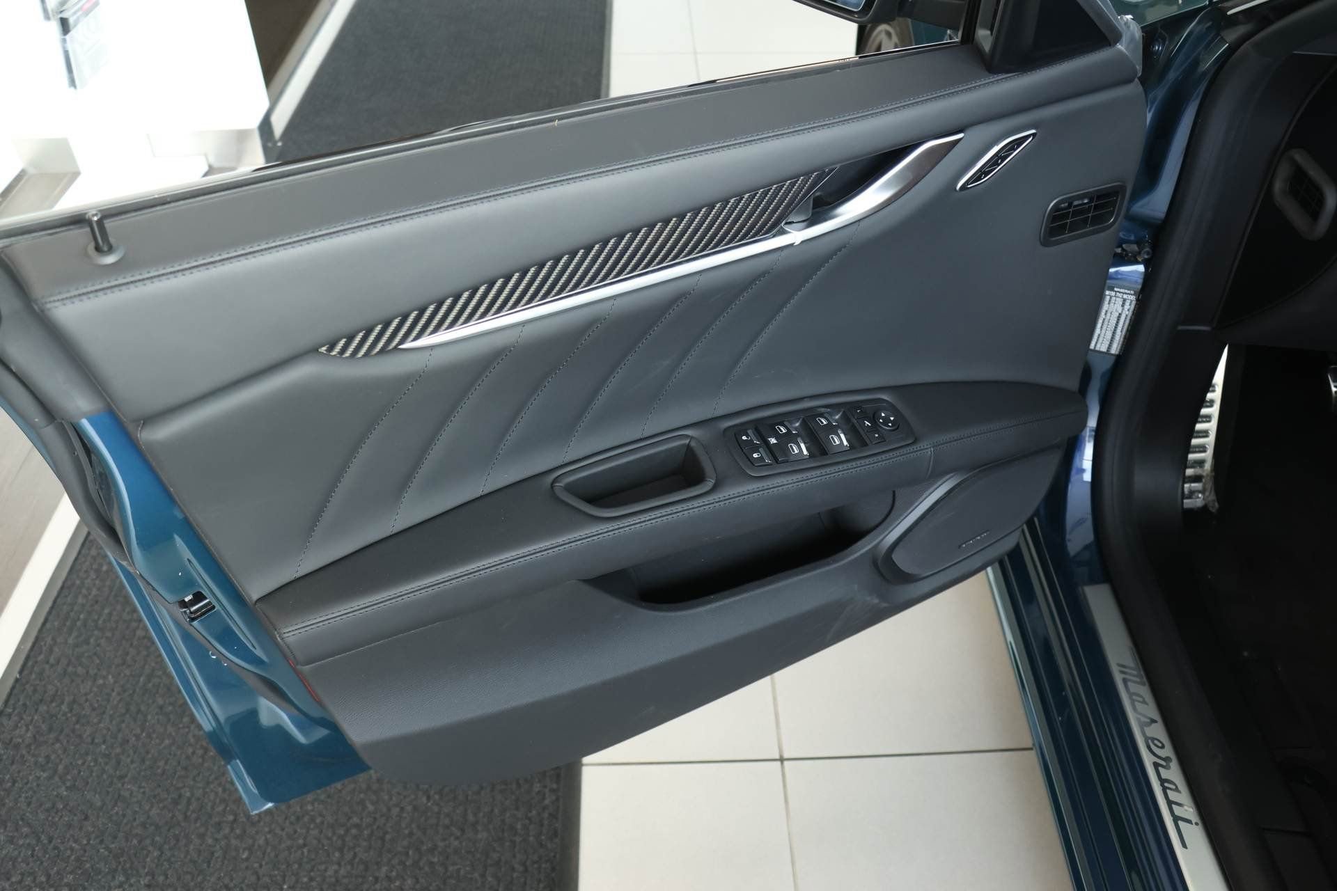 Used 2024 Maserati Ghibli Trofeo image 7