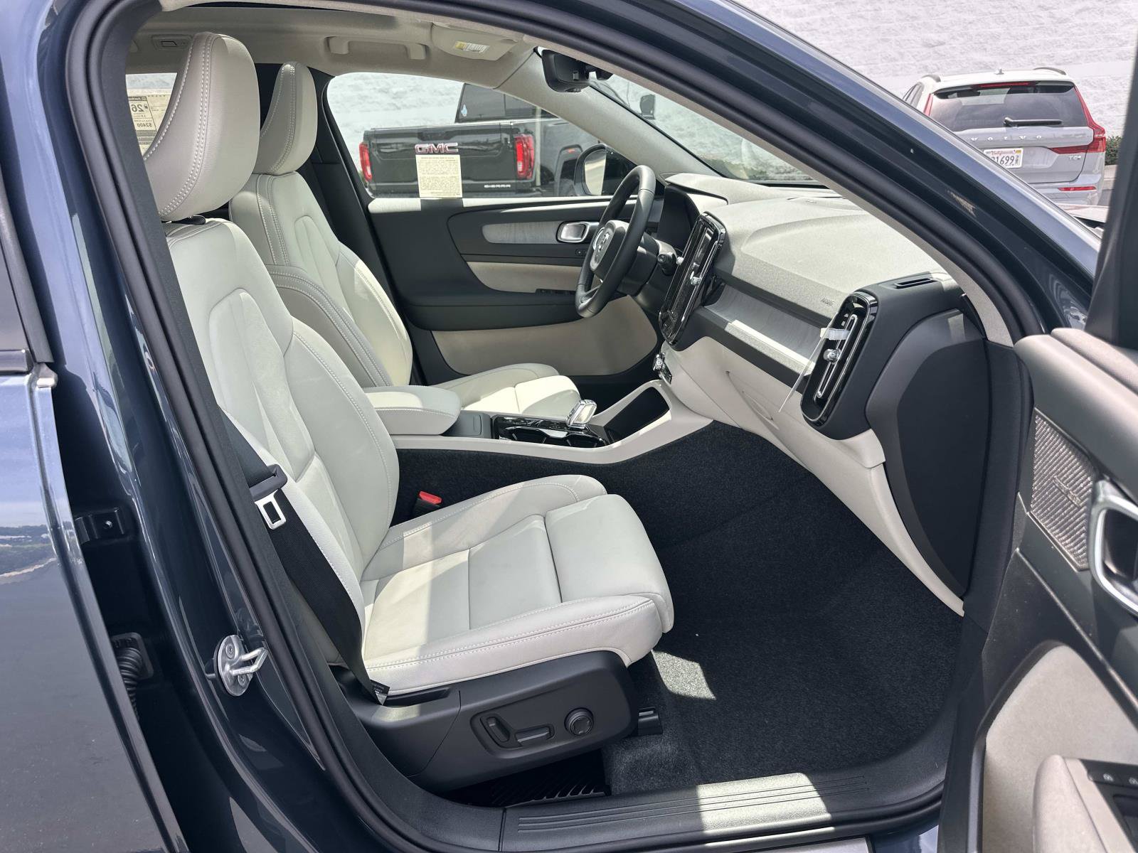 New 2026 Volvo XC40 B5 Ultra w/ Climate Package AWD/4WD image 20