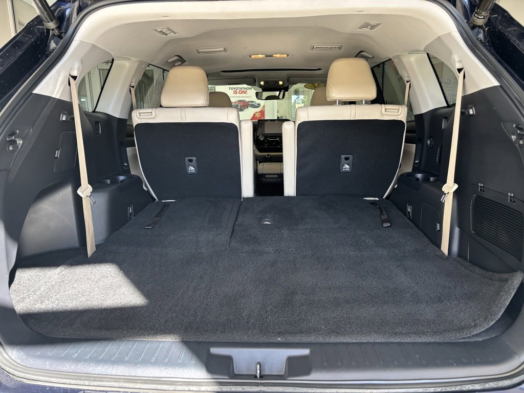 Certified 2021 Toyota Highlander XLE image 28
