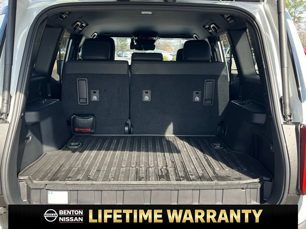 Used 2024 Toyota Land Cruiser image 40