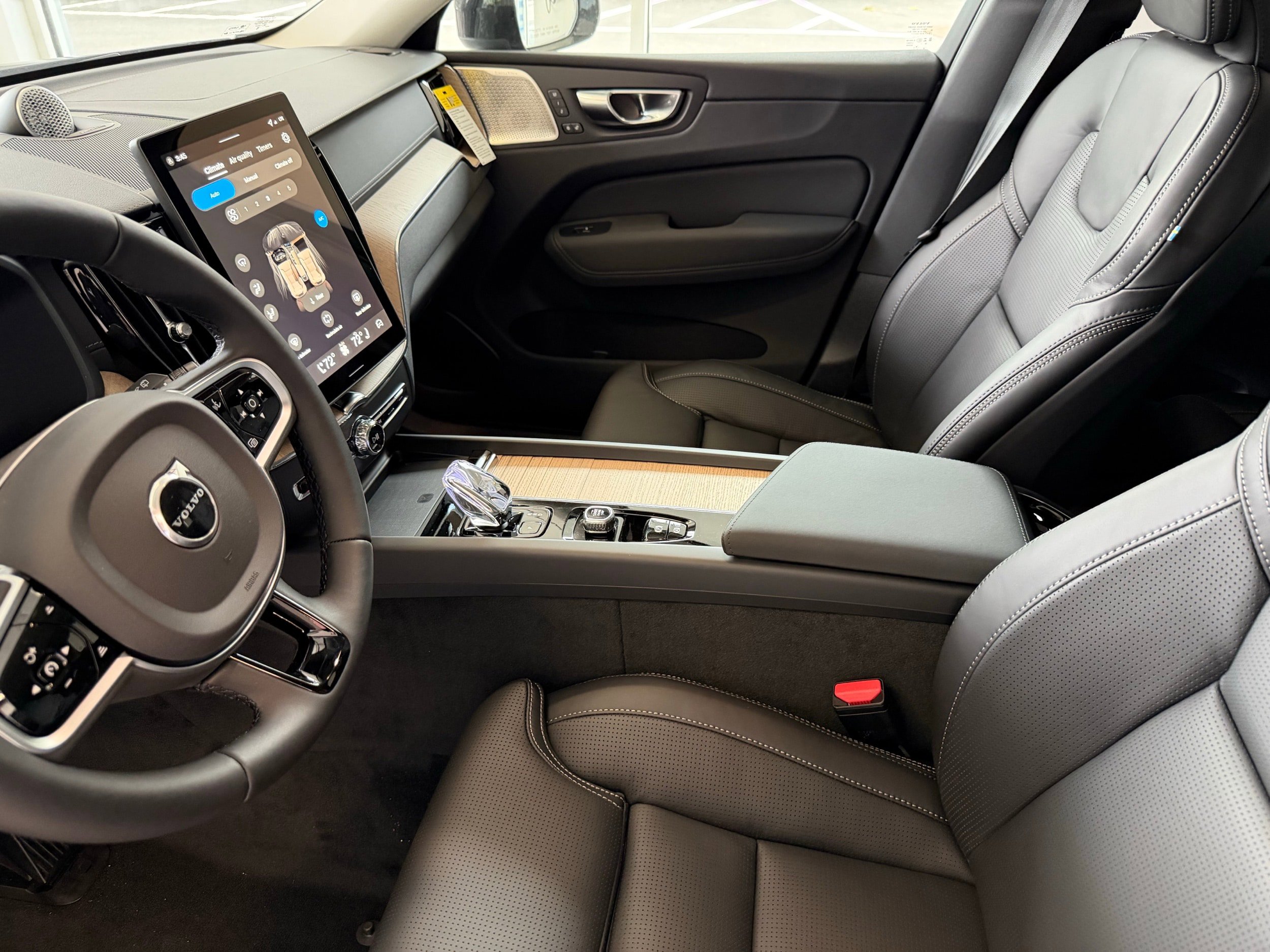 New 2026 Volvo XC60 B5 Ultra w/ Protection Package Premier AWD/4WD image 12