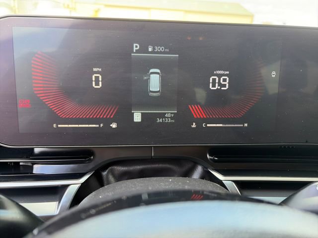 Used 2025 Kia Carnival FWD image 27